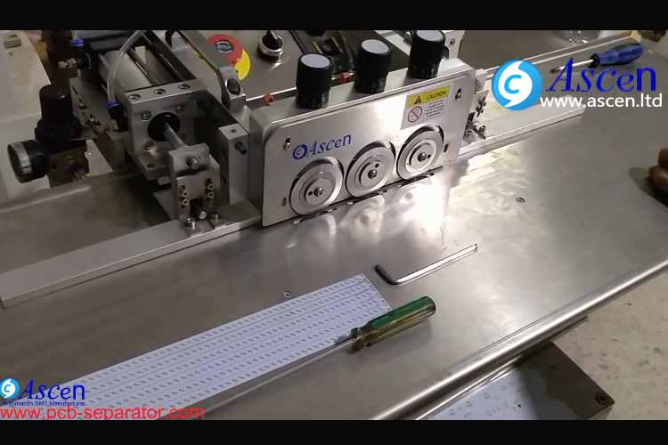 PCB cutting machine automatic adjust cutting width